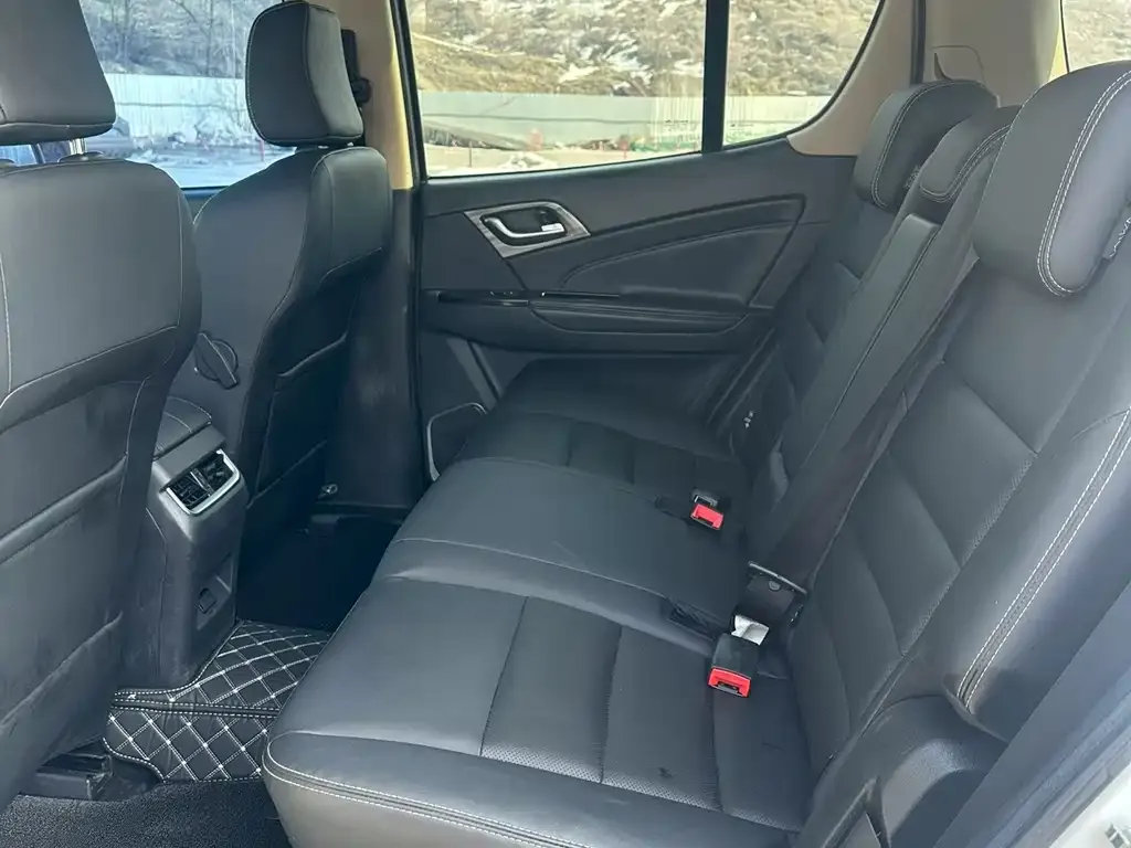 Isuzu MU-X 2023 из CN, фото 6