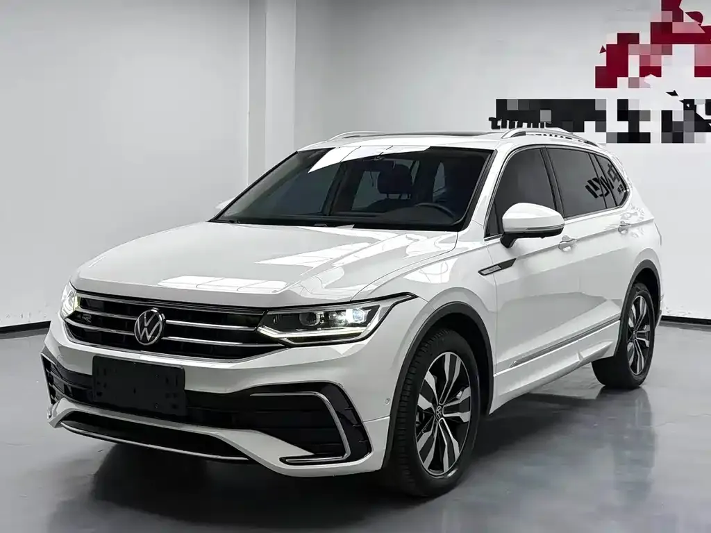 Volkswagen Tiguan L — фото 1