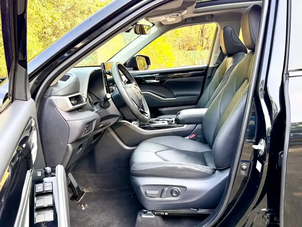 Toyota Highlander — фото 2