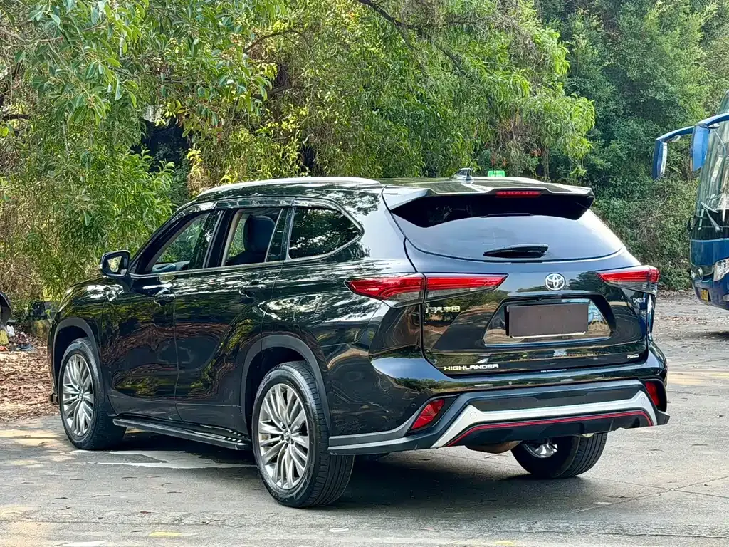 Toyota Highlander — фото 10