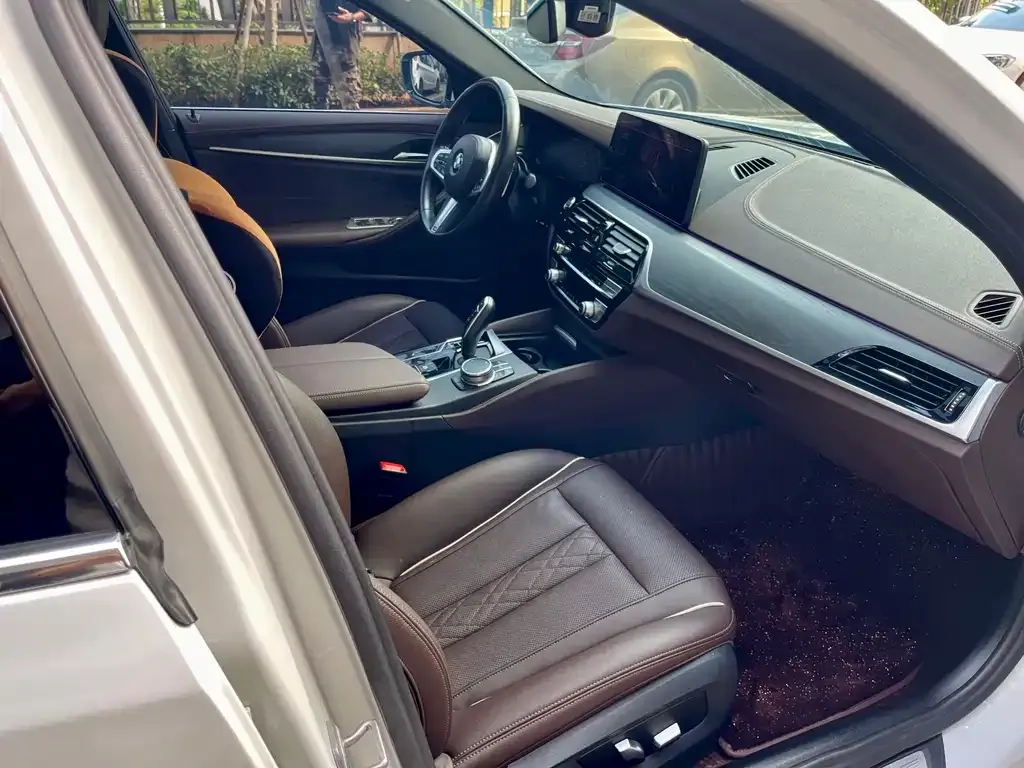 BMW 5 Series 2022 из CN, фото 4