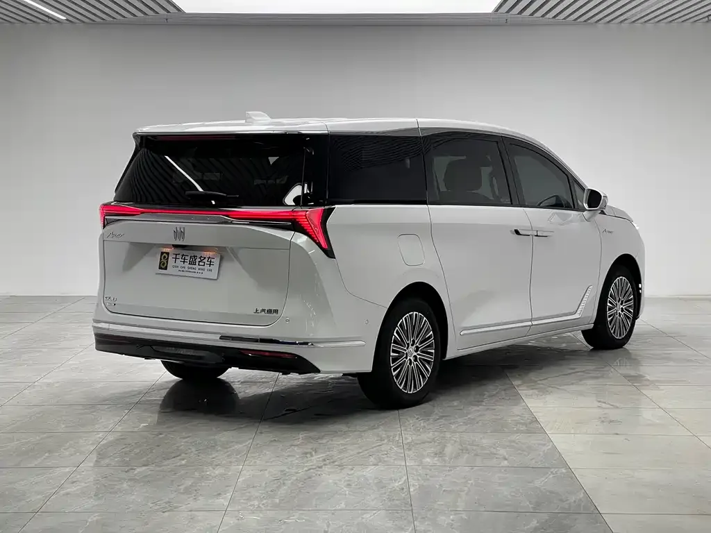 Buick GL8 Hybrid — фото 6