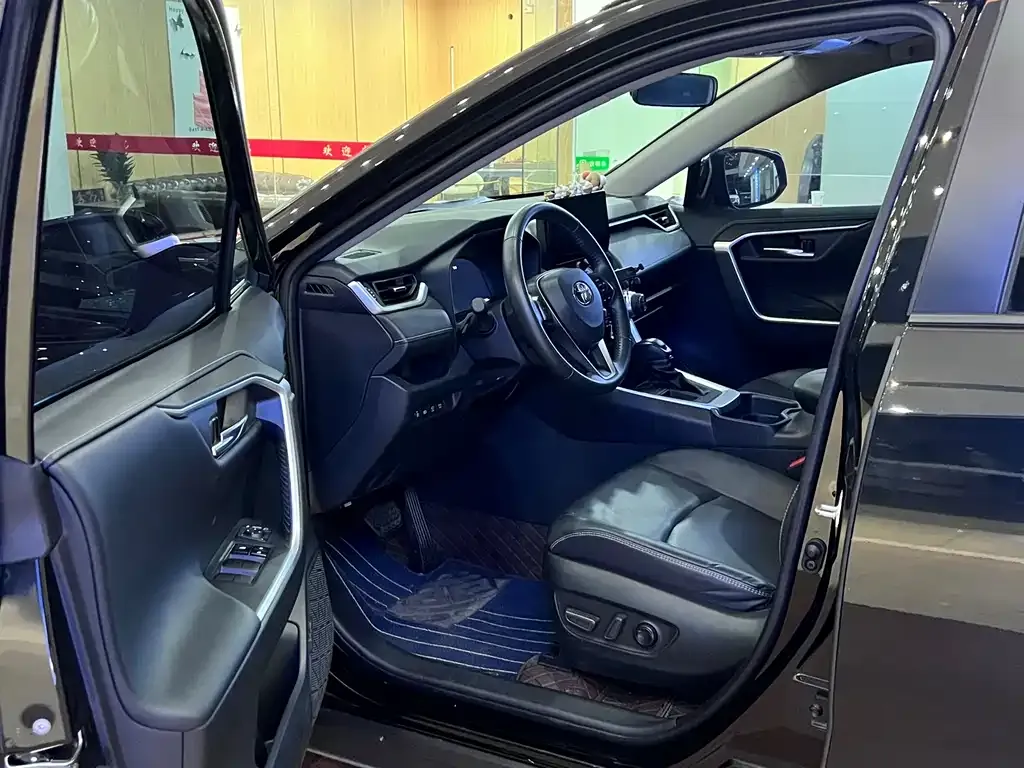 Toyota RAV4 2024 из CN, фото 3