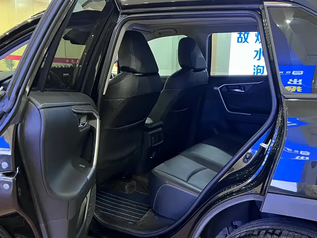 Toyota RAV4 2024 из CN, фото 10
