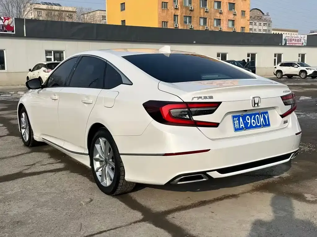 Honda Accord — фото 9