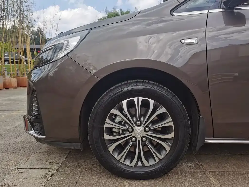 Buick GL8 2023 из CN, фото 4