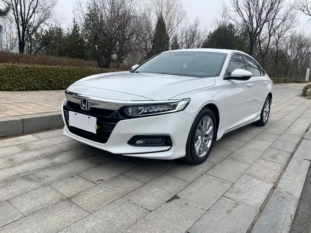 Honda Accord — фото 1