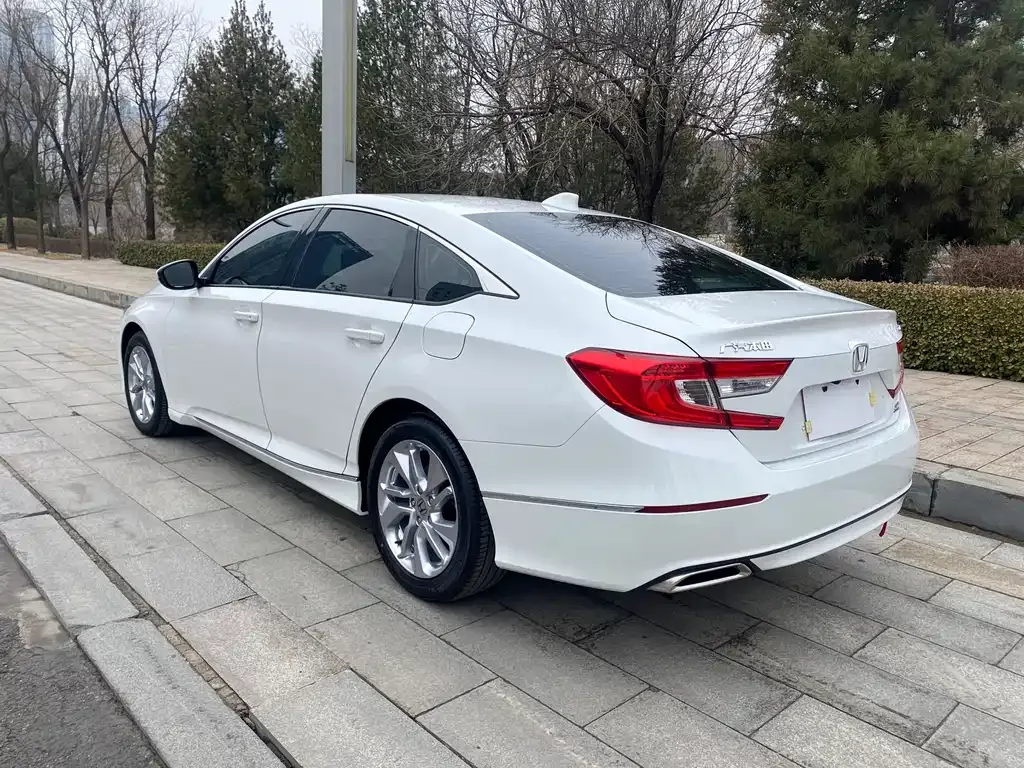Honda Accord — фото 9