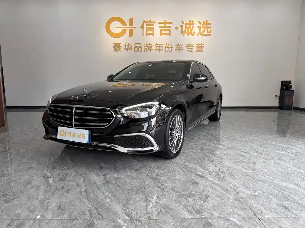 Mercedes-Benz E-Class — фото 1