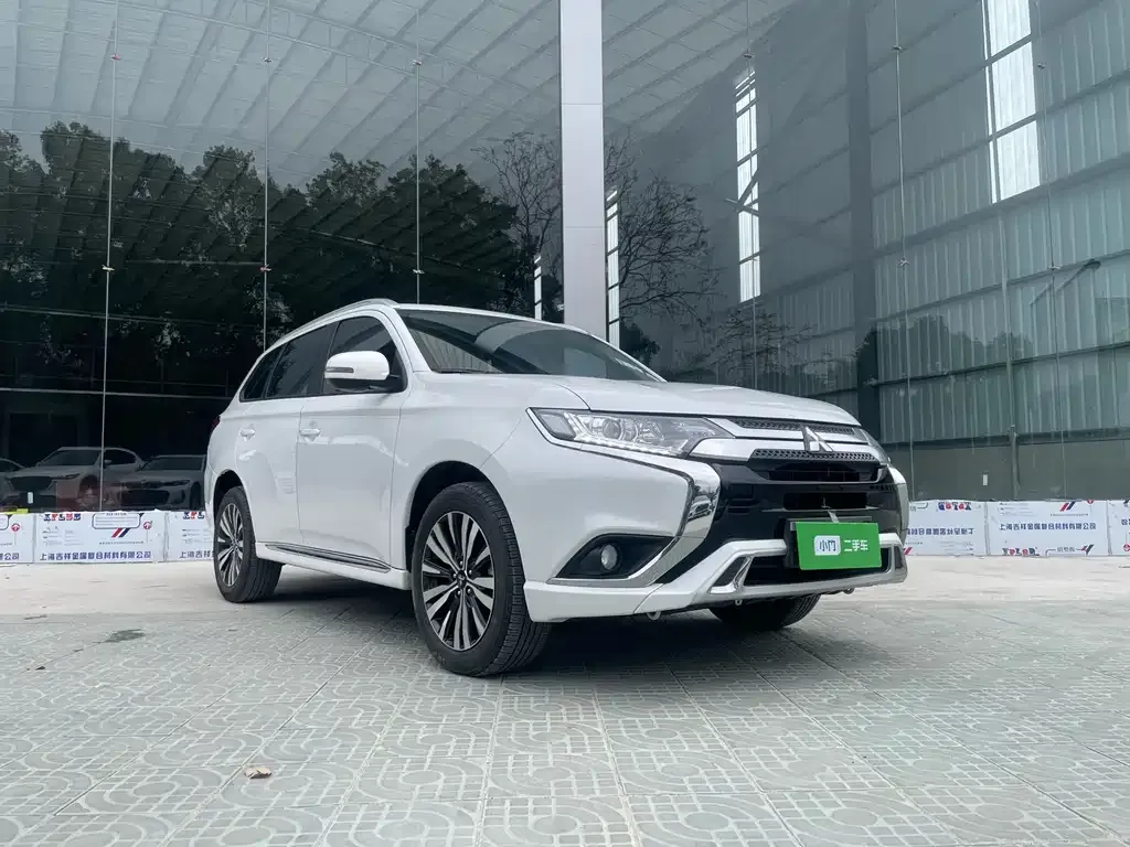 Mitsubishi Outlander — фото 2