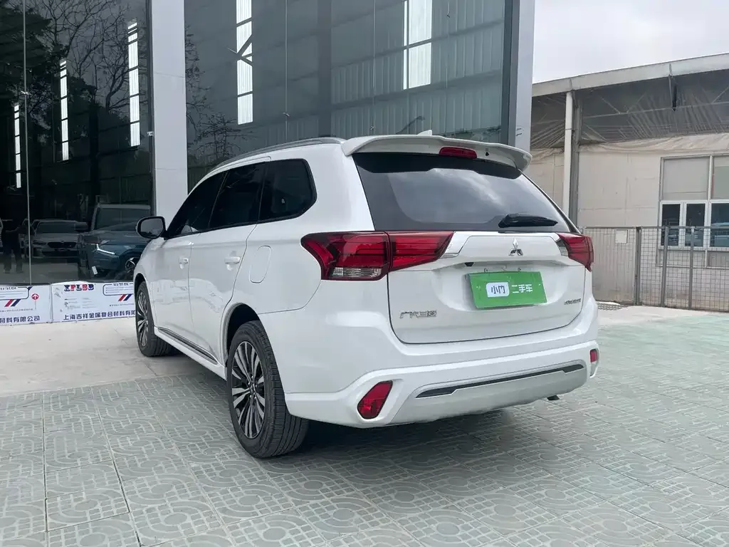 Mitsubishi Outlander — фото 3