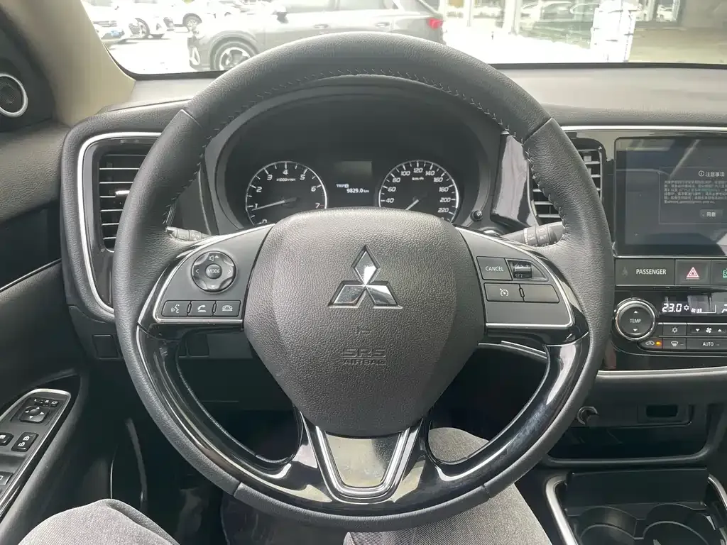 Mitsubishi Outlander — фото 7