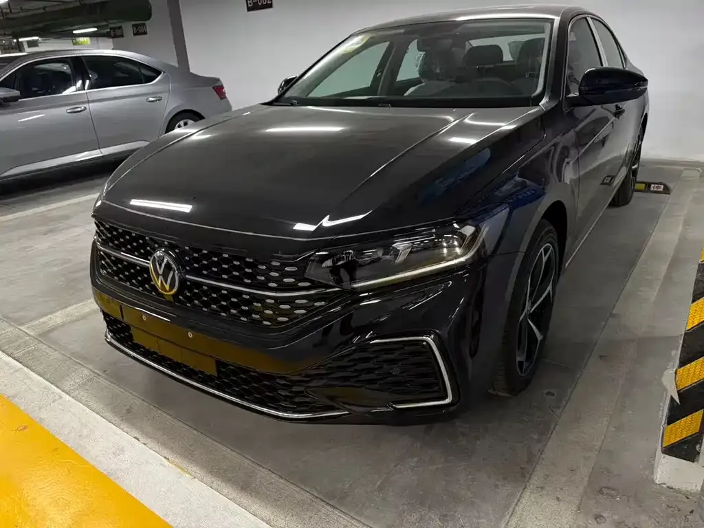 Volkswagen Passat — фото 1