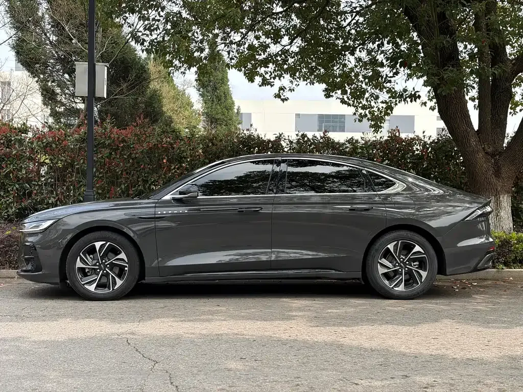 Lincoln Z 2023 из CN, фото 9