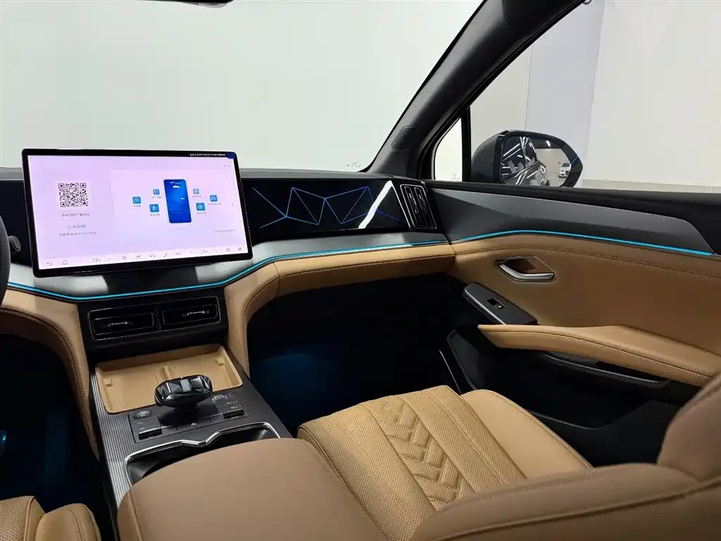 BYD L DM-i — фото 10