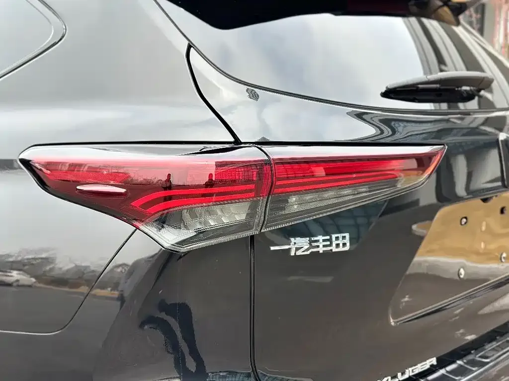 Toyota Crown Kluger 2024 из CN, фото 6