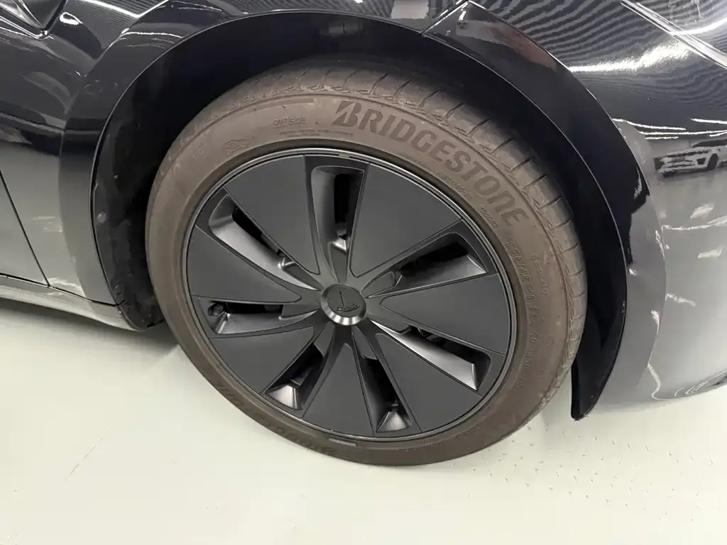 Tesla Model 3 — фото 3