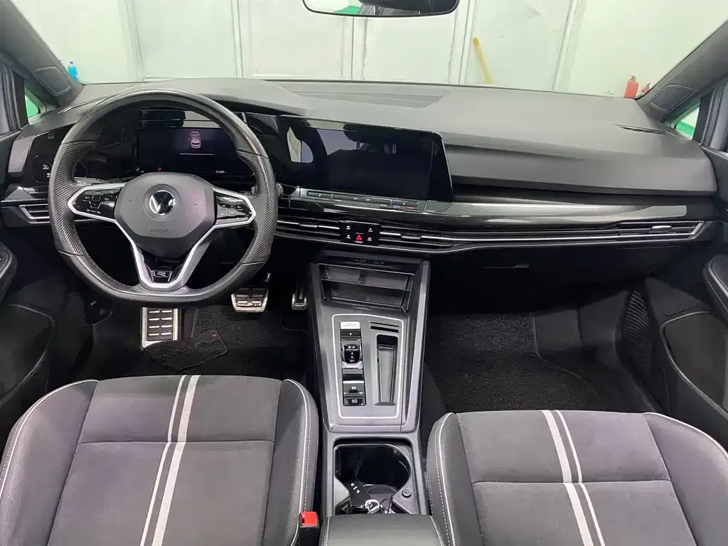 Volkswagen Golf 2022 из CN, фото 2