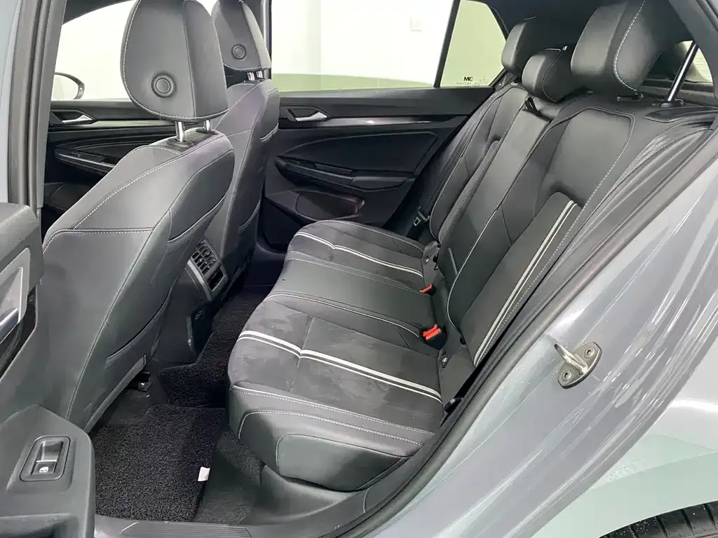 Volkswagen Golf 2022 из CN, фото 10