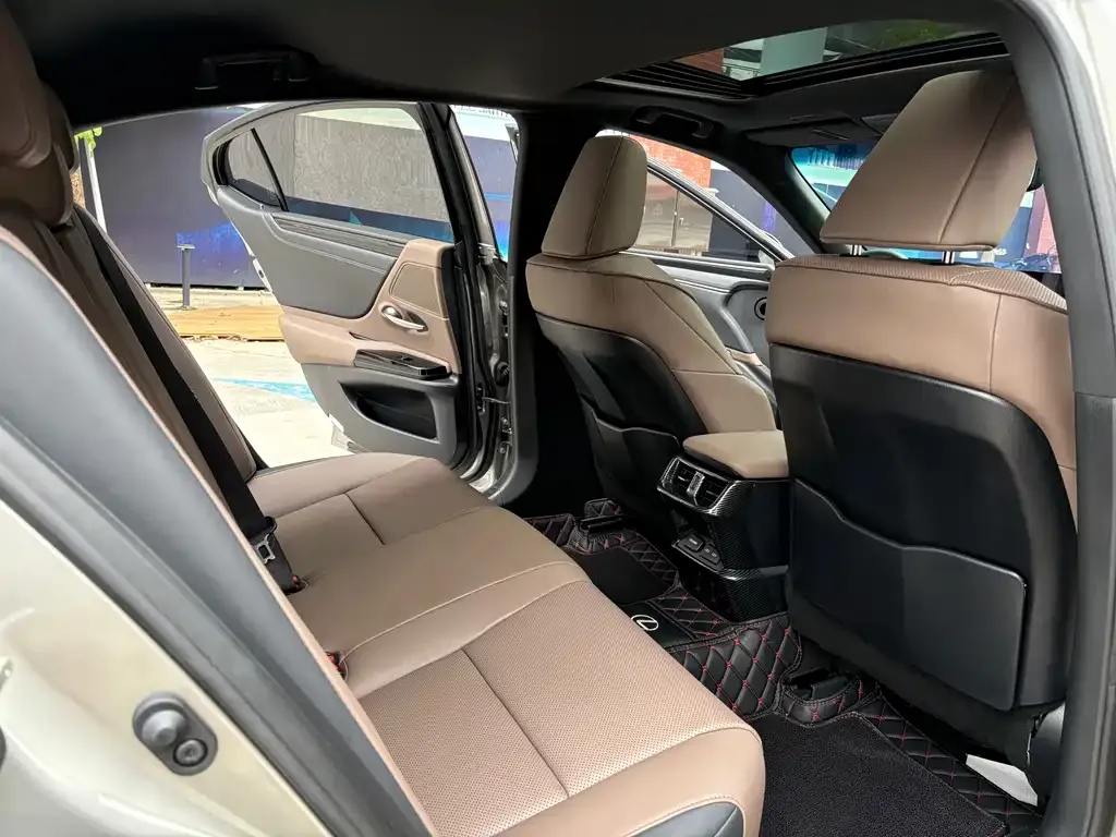 Lexus ES 2023 из CN, фото 3