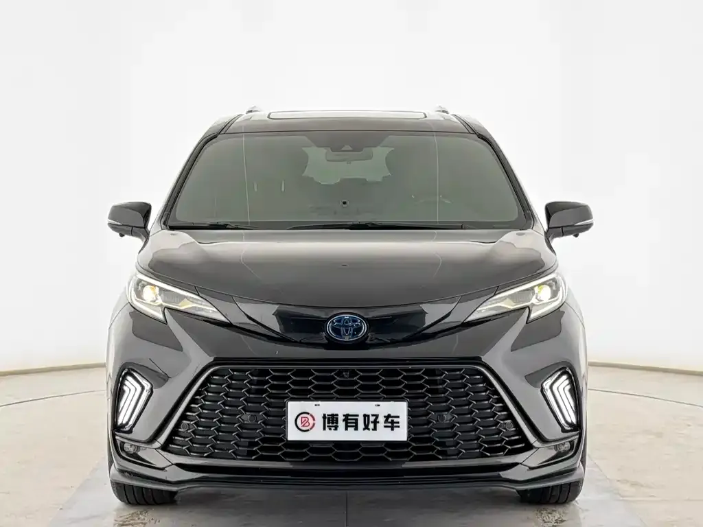 Toyota Granvia — фото 2