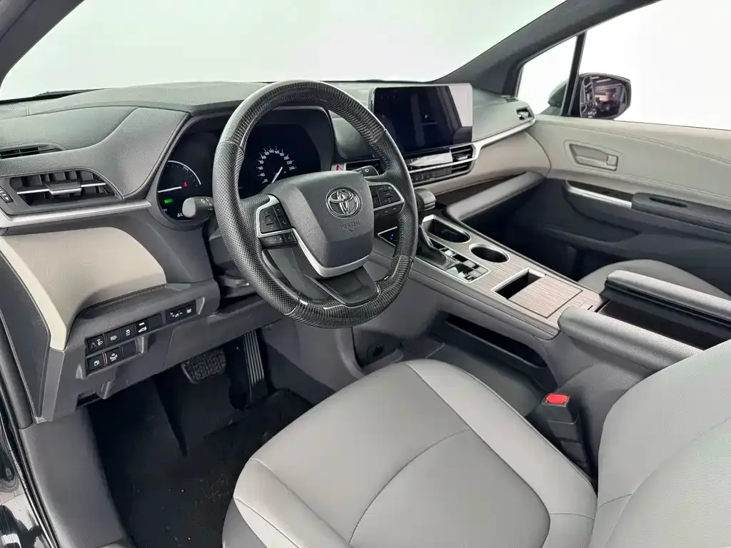 Toyota Granvia — фото 5