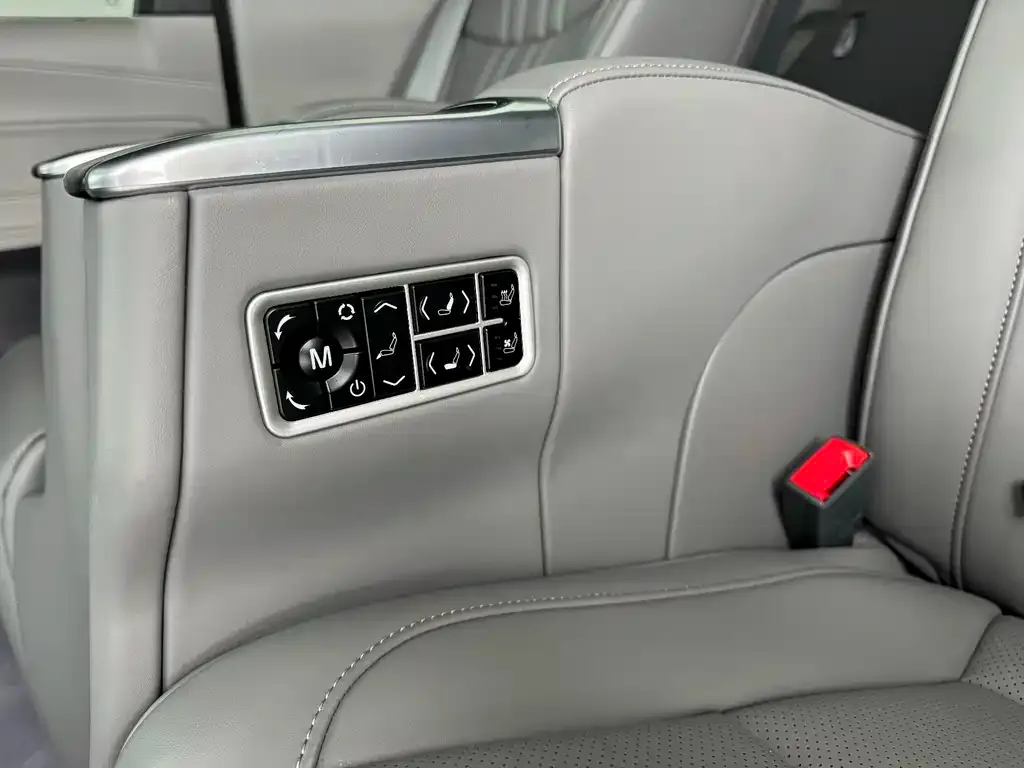 Toyota Granvia — фото 4