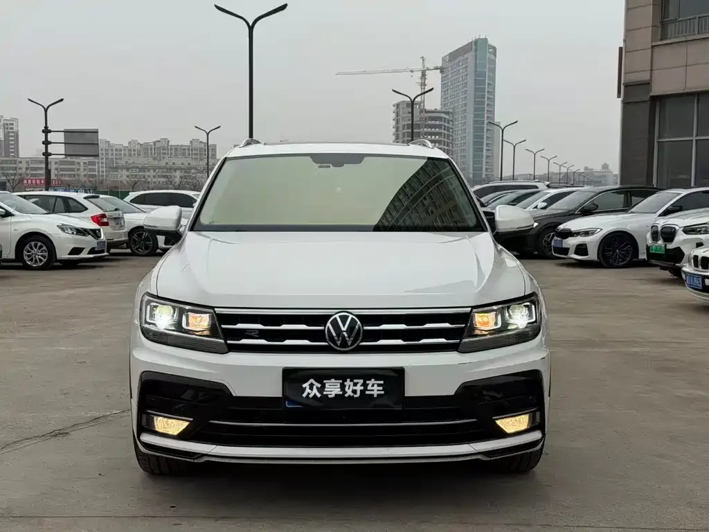 Volkswagen Tiguan L — фото 7
