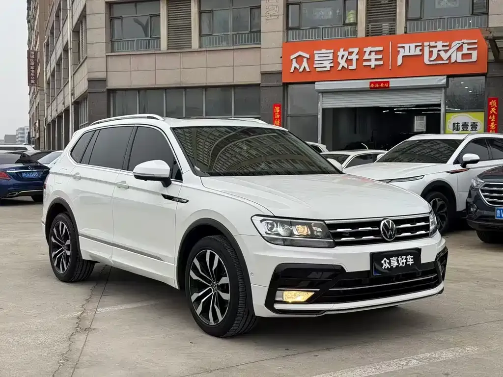 Volkswagen Tiguan L — фото 10