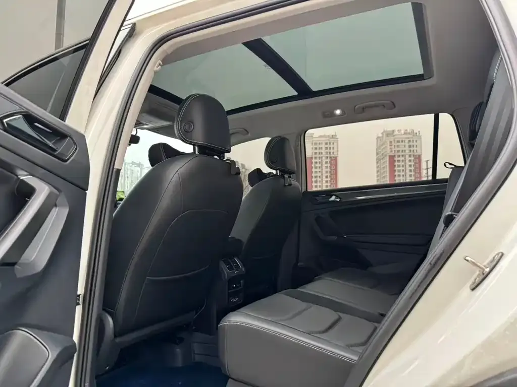 Volkswagen Tiguan L — фото 4