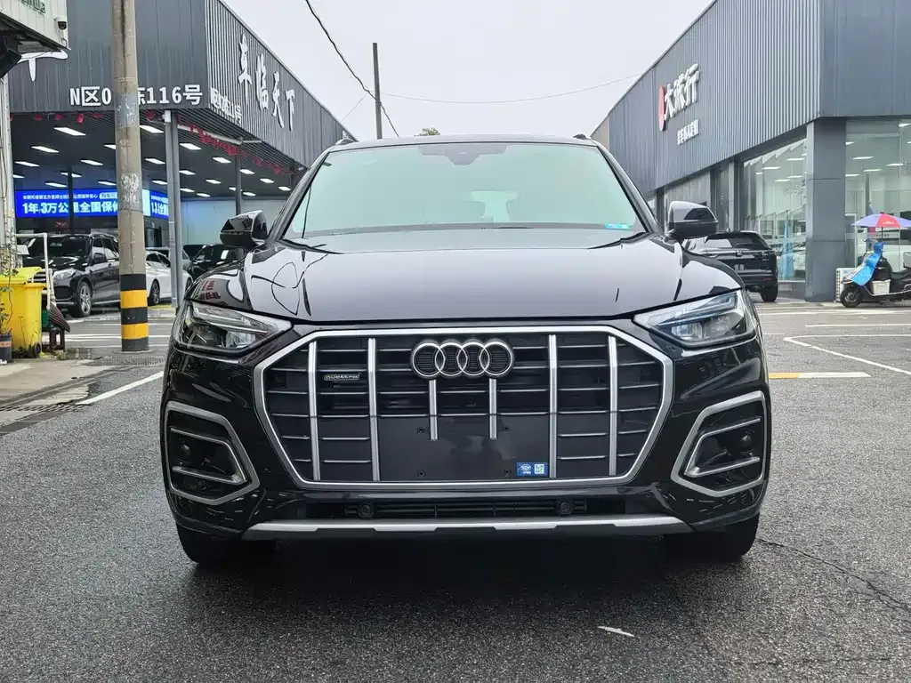 Audi Q5L — фото 1