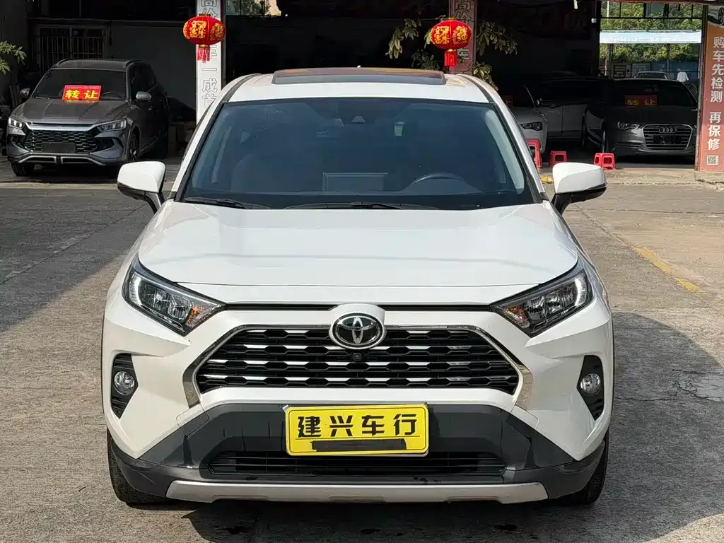 Toyota RAV4 — фото 2