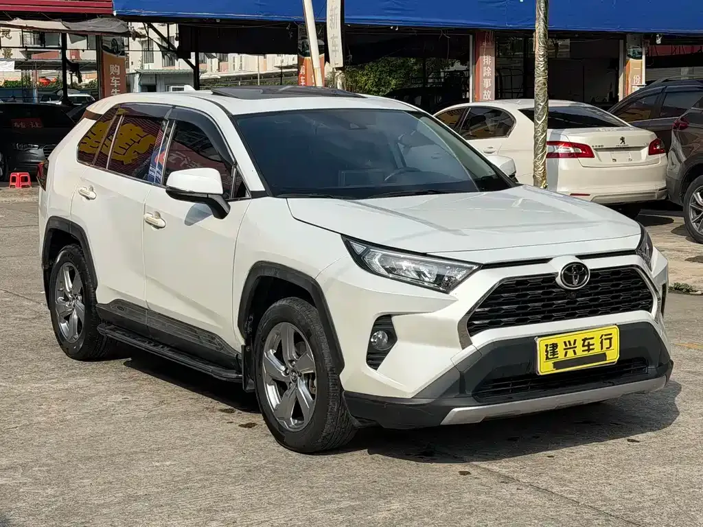 Toyota RAV4 — фото 5