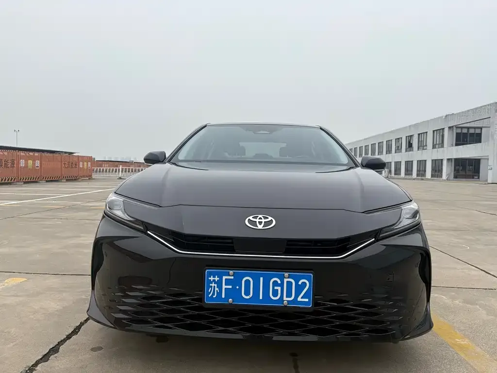 Toyota Camry 2024 из CN, фото 2
