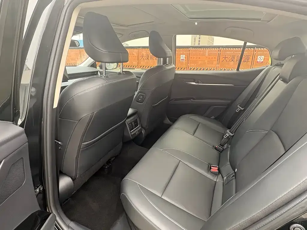 Toyota Camry 2024 из CN, фото 8