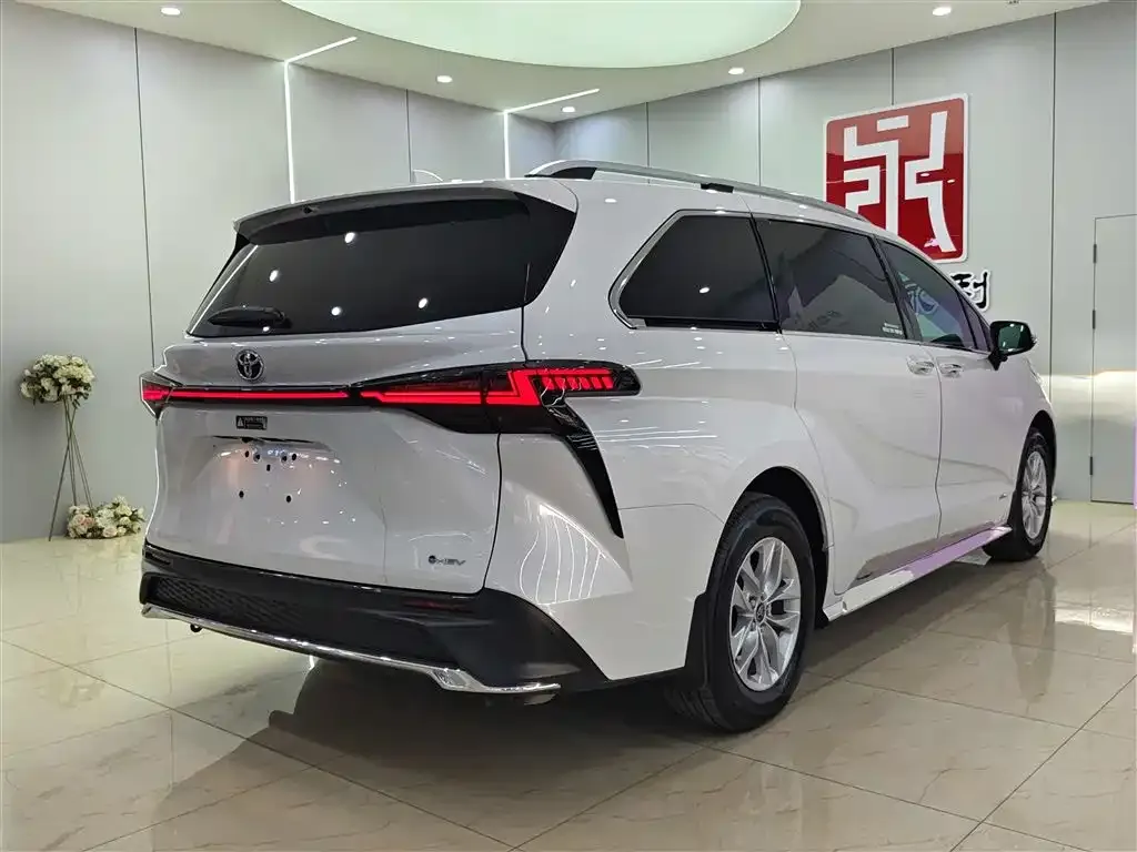 Toyota Granvia — фото 5