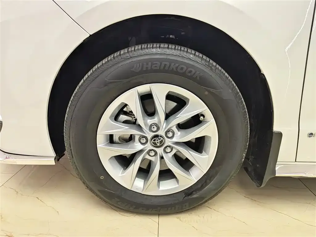 Toyota Granvia — фото 7