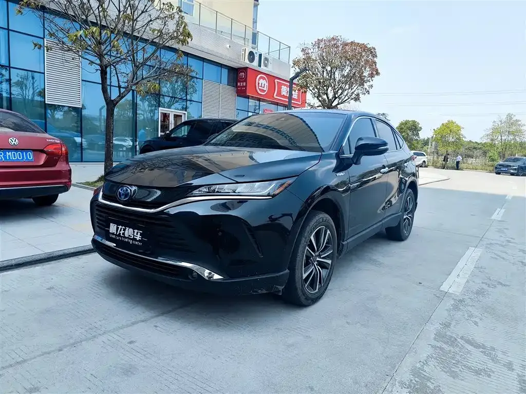 Toyota Harrier — фото 1