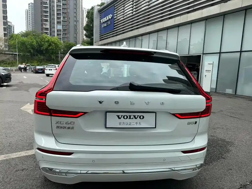 Volvo XC60 — фото 9