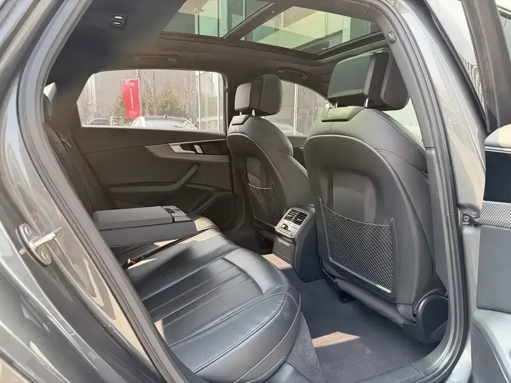 Audi A4L 2024 из CN, фото 4