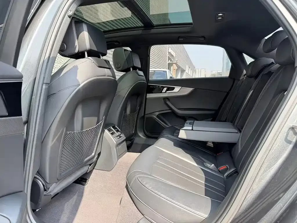 Audi A4L 2024 из CN, фото 2