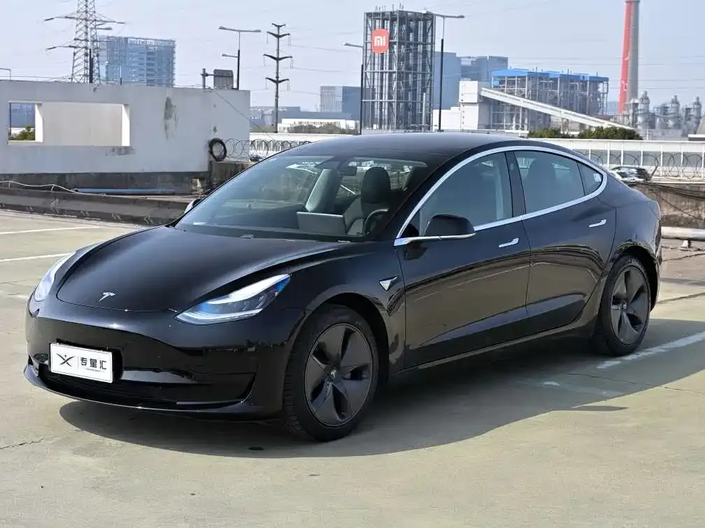 Tesla Model 3 — фото 1