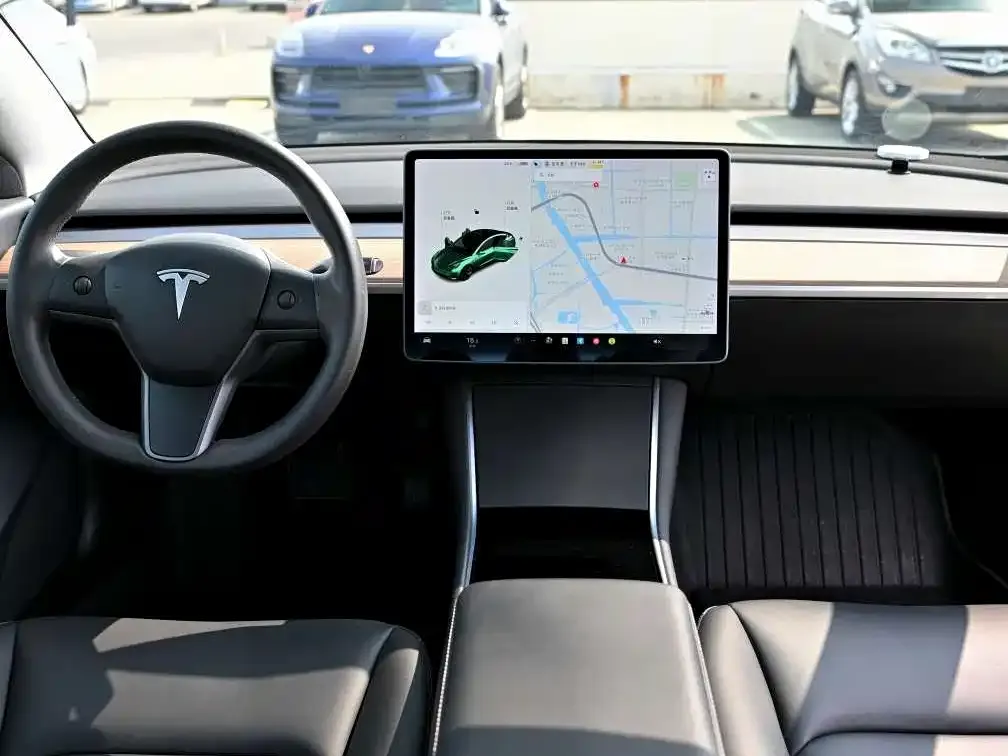 Tesla Model 3 — фото 3