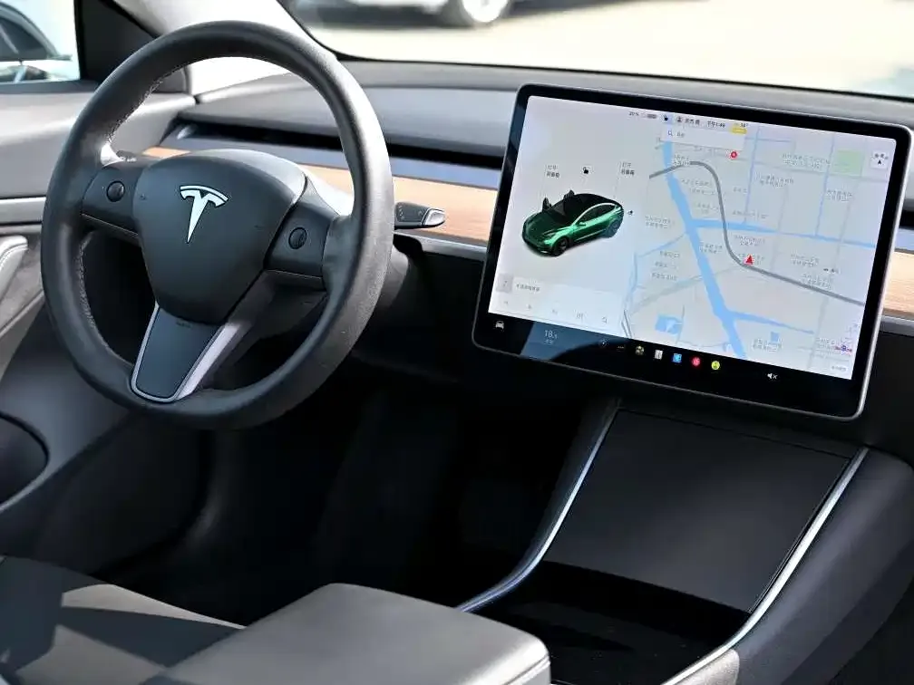 Tesla Model 3 — фото 5