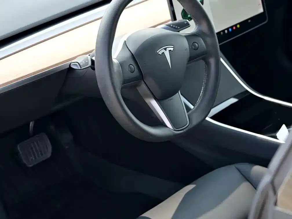Tesla Model 3 — фото 6