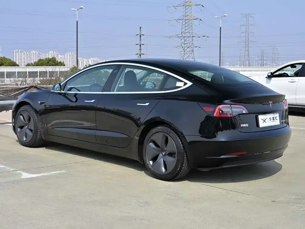 Tesla Model 3 — фото 4