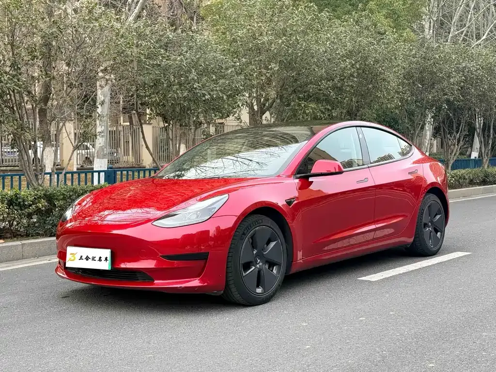 Tesla Model 3 — фото 1