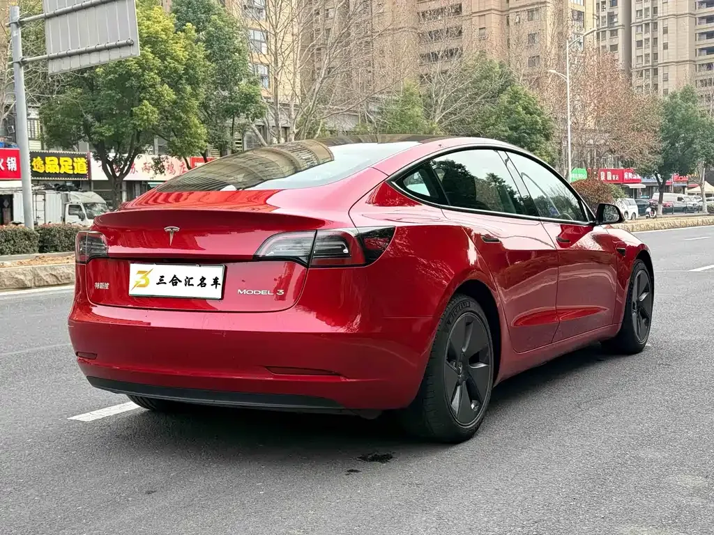 Tesla Model 3 — фото 8