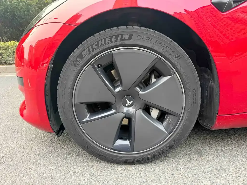Tesla Model 3 — фото 6
