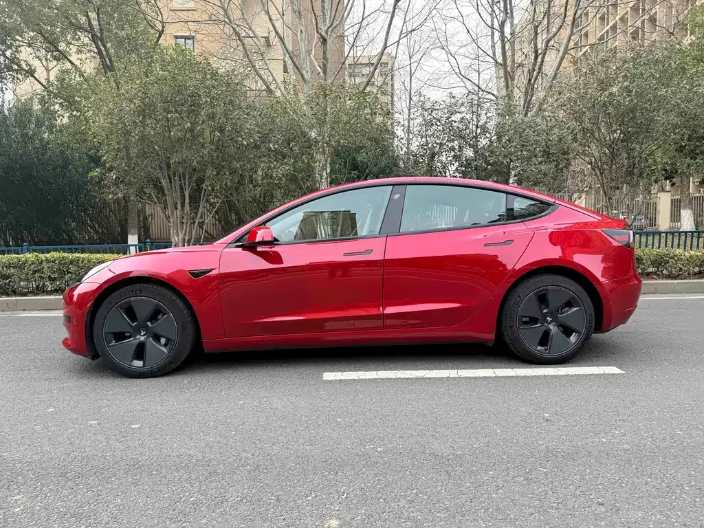 Tesla Model 3 — фото 5